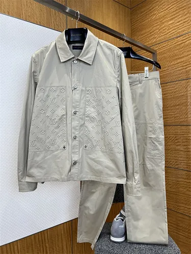 Louis Vuitton Pants