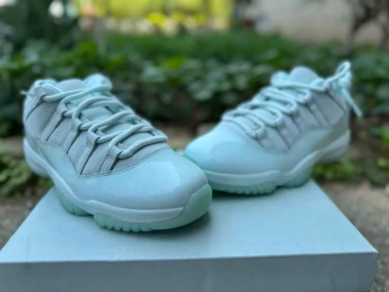 AJ 11