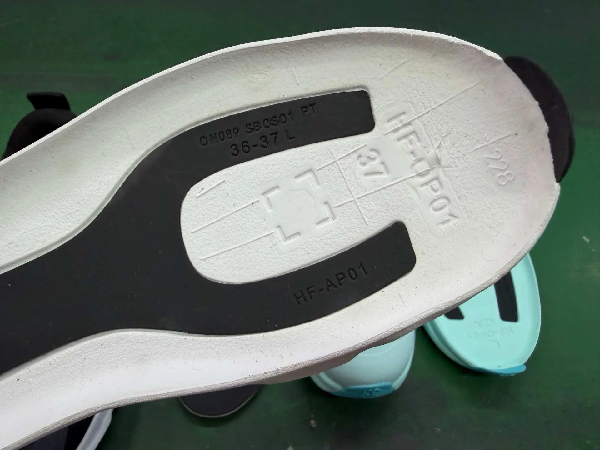 ON Sneakers