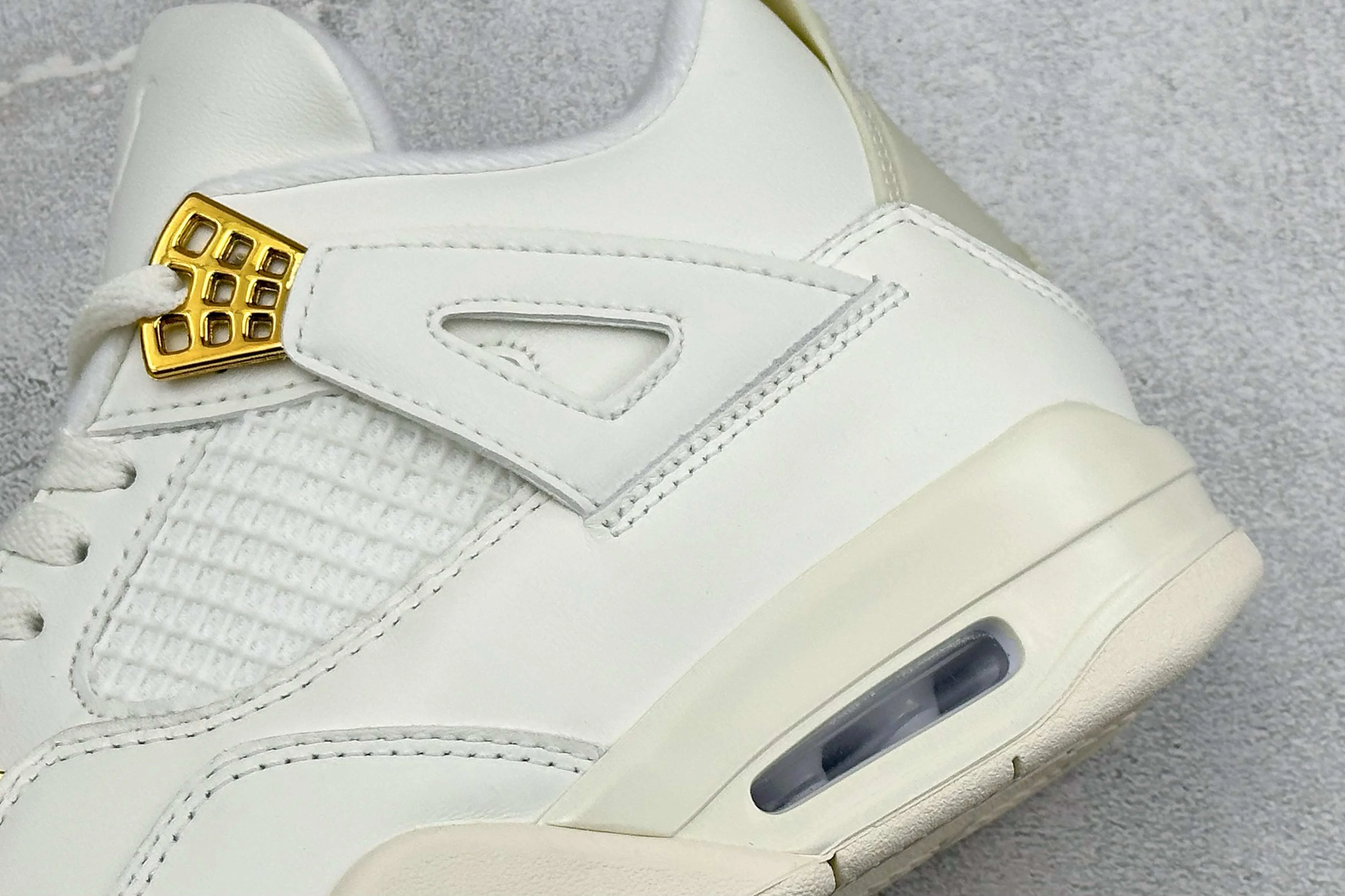 AJ 4