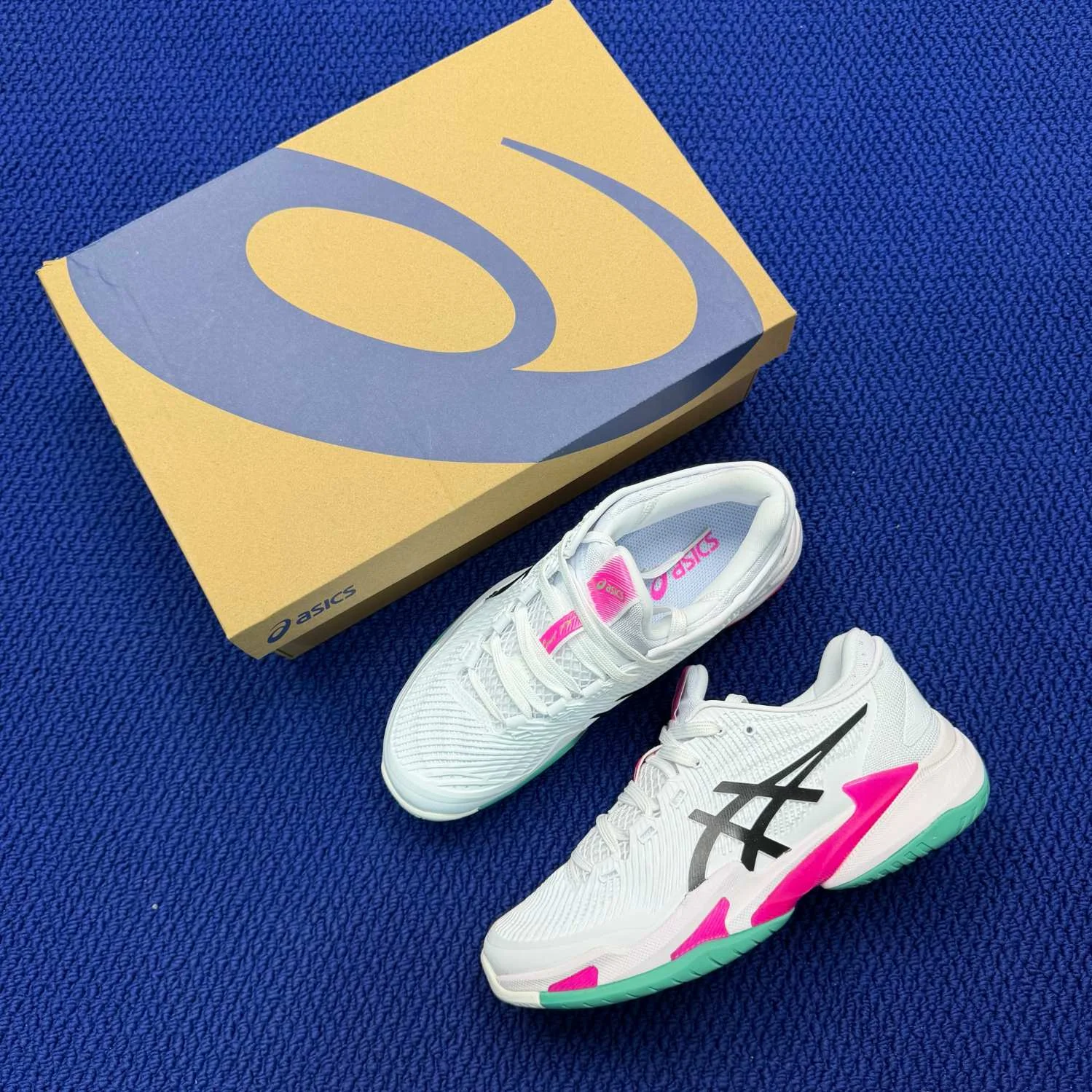 Asics Sneakers