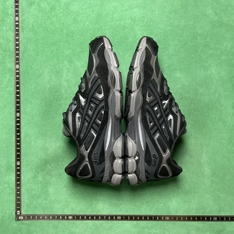 Asics Sneakers